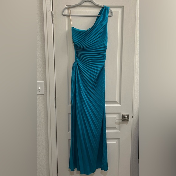 Delfi Collective Solie Gown - Picture 3 of 5